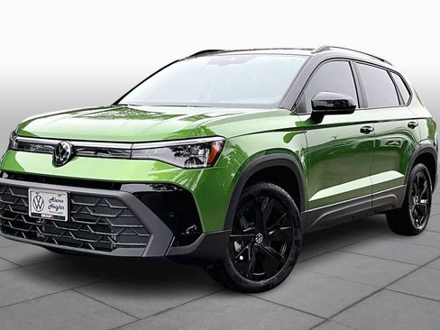 New 2026 Volkswagen Taos SE image 1