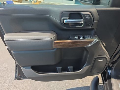 Used 2022 Chevrolet Silverado 2500 High Country w/ Z71 Off-Road Package AWD/4WD image 11