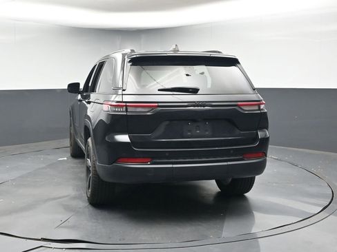 Used 2023 Jeep Grand Cherokee Altitude image 4