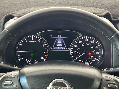 Used 2019 Nissan Pathfinder SV image 17