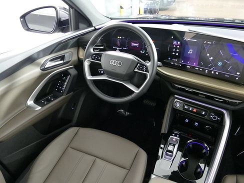 Certified 2025 Audi Q5 Premium w/ Convenience Package AWD/4WD image 22