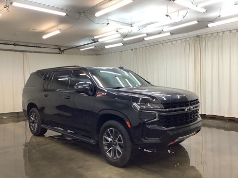 Used 2022 Chevrolet Suburban Z71 w/ Luxury Package AWD/4WD image 3
