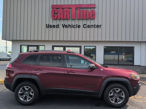Used 2019 Jeep Cherokee Trailhawk AWD/4WD image 1