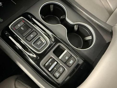 Used 2025 Honda Pilot Touring image 25