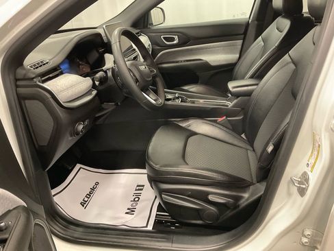 Used 2024 Jeep Compass Latitude image 7