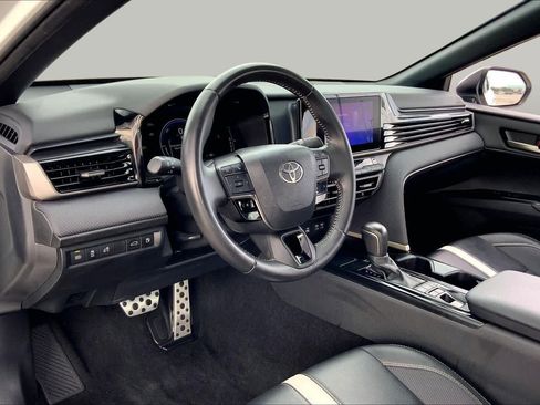 Used 2025 Toyota Camry SE FWD image 17