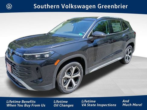 New 2025 Volkswagen Tiguan SE image 1