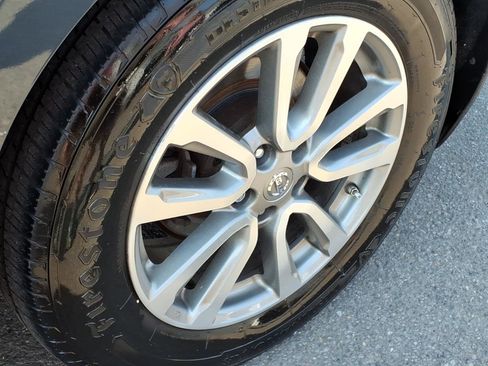 Used 2016 Nissan Pathfinder SL w/ SL Tech Package AWD/4WD image 15