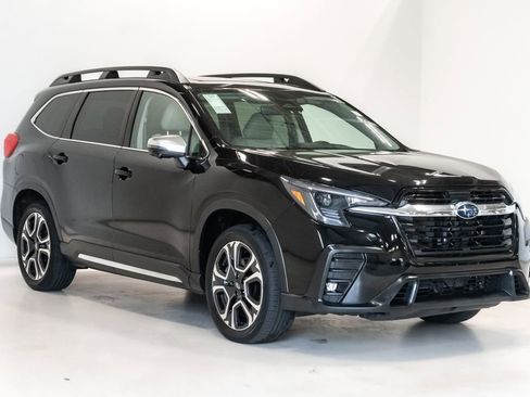 Used 2023 Subaru Ascent Limited w/ Technology Package AWD/4WD image 6