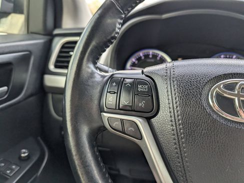 Used 2018 Toyota Highlander XLE image 14