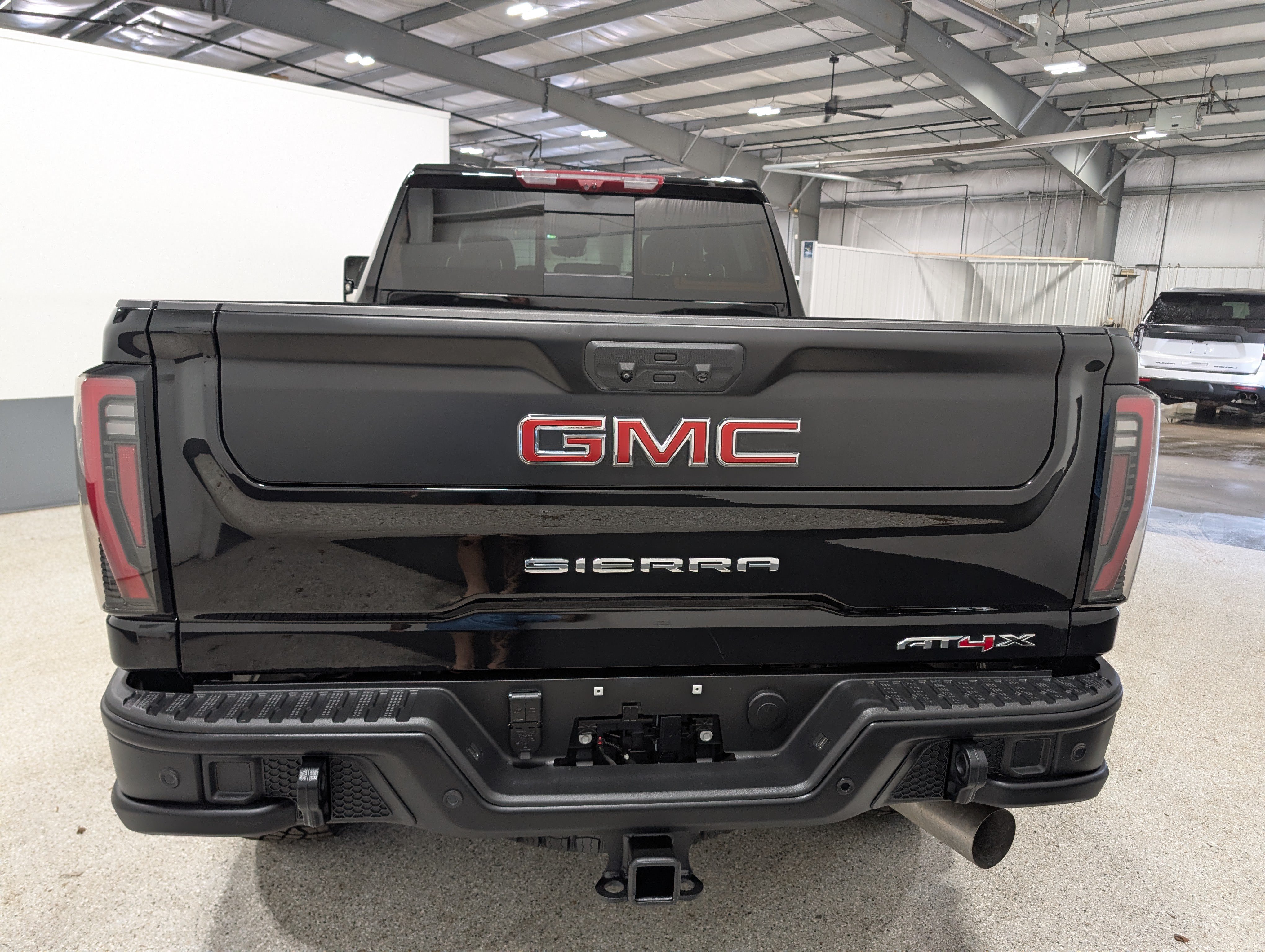Used 2025 GMC Sierra 2500 AT4X w/ AT4X AEV Edition AWD/4WD image 4
