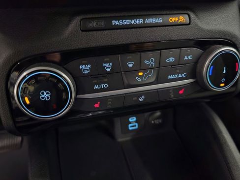 Used 2022 Ford Escape SE w/ Cold Weather Package FWD image 18