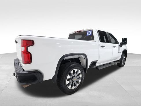 Used 2024 Chevrolet Silverado 2500 Custom w/ Custom Convenience Package AWD/4WD image 4