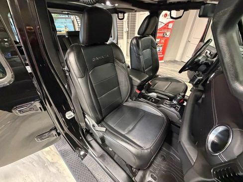 Used 2022 Jeep Wrangler Unlimited Sahara w/ Cold Weather Group AWD/4WD image 4