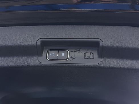 Used 2024 Ford Explorer XLT AWD/4WD image 31