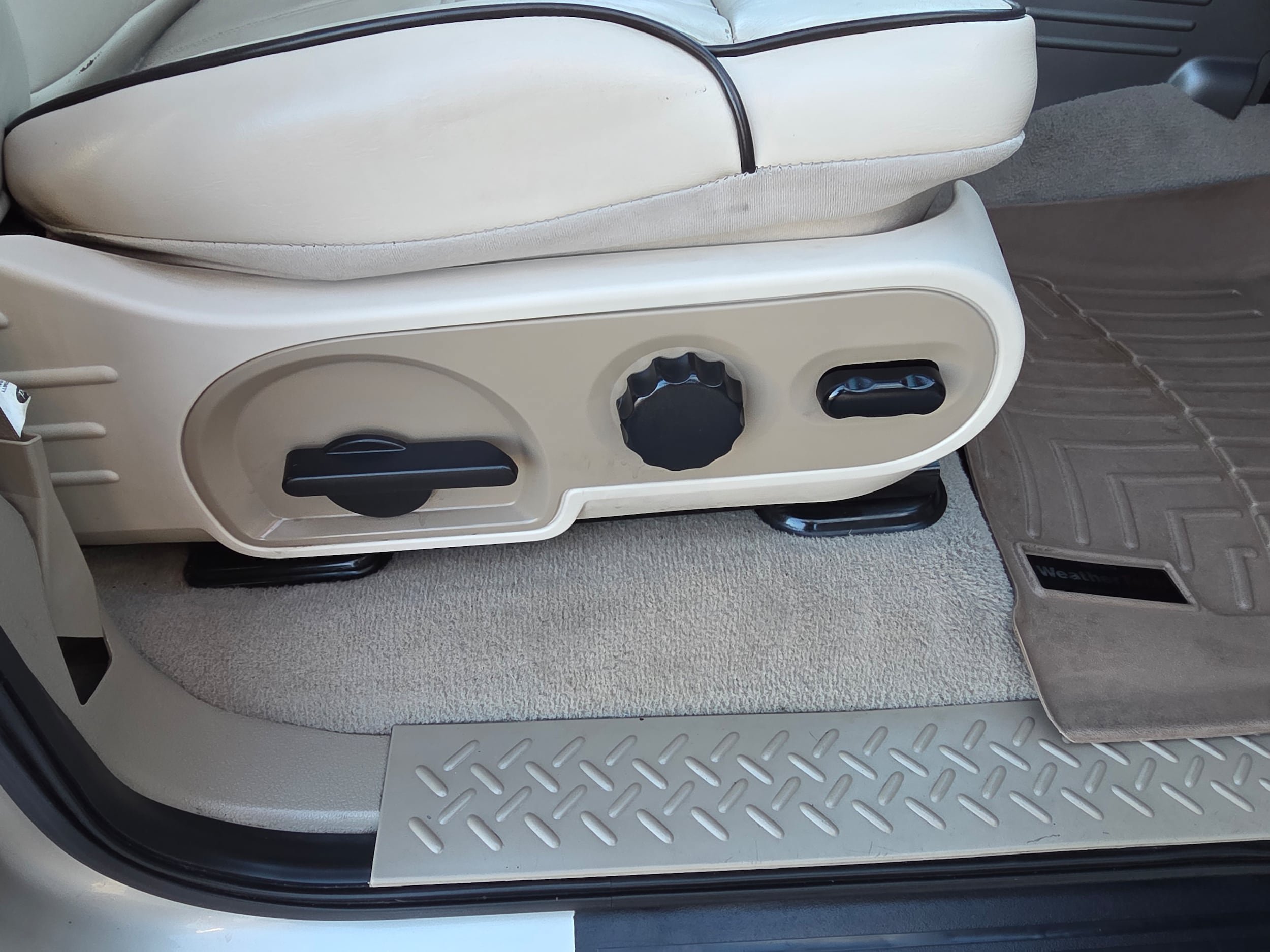 Used 2008 Lincoln Mark LT 2WD image 24
