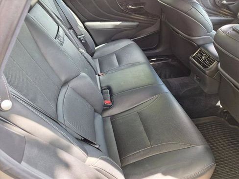 Used 2022 Lexus LS 500 w/ Accessory Package (Z2) RWD image 19
