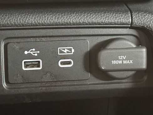 Used 2025 Honda Pilot Touring image 7
