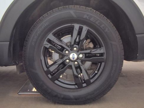 Used 2023 Ford Explorer XLT w/ Equipment Group 202A AWD/4WD image 12