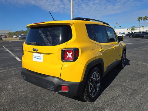 Used 2015 Jeep Renegade Latitude image 4