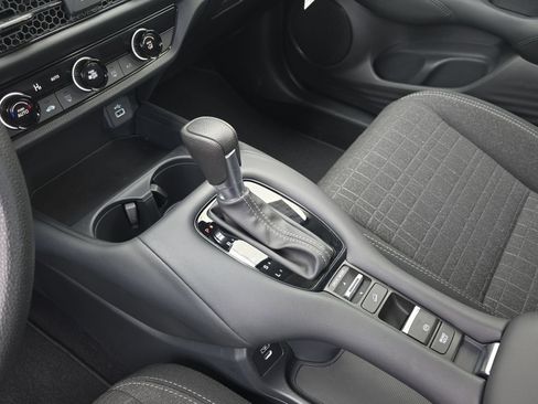 Certified 2025 Honda HR-V LX image 26