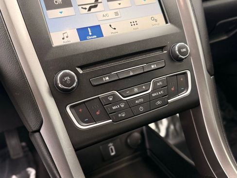 Used 2017 Ford Fusion SE w/ Equipment Group 602A FWD image 31
