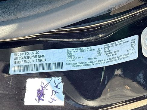 Used 2025 Chrysler Pacifica Select FWD image 32