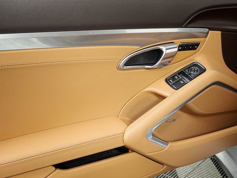 Certified 2018 Porsche 911 Carrera 4S image 6