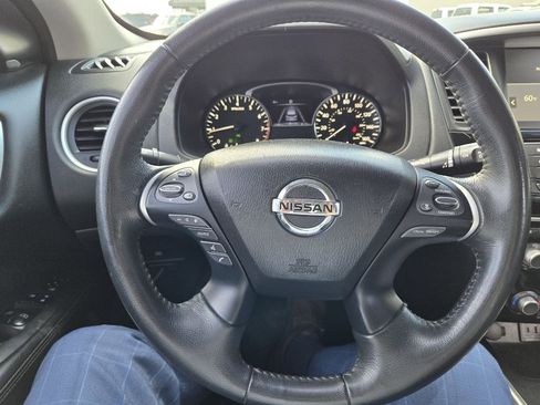 Used 2019 Nissan Pathfinder SV image 24