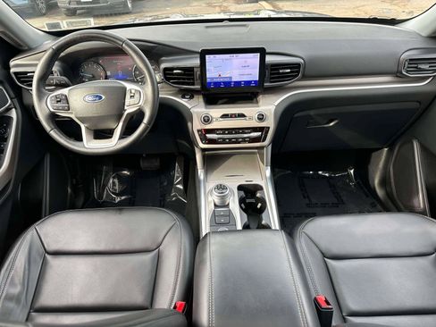 Used 2022 Ford Explorer XLT w/ Equipment Group 202A image 12