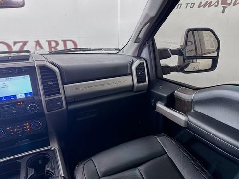 Used 2020 Ford F350 Lariat w/ Chrome Package image 27