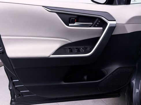 Used 2023 Toyota RAV4 XLE Premium image 16