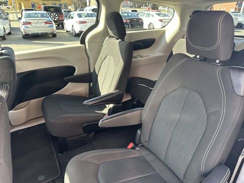 Used 2023 Chrysler Voyager LX image 22