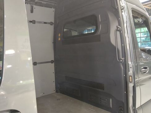 Used 2022 Mercedes-Benz Sprinter 2500 image 9