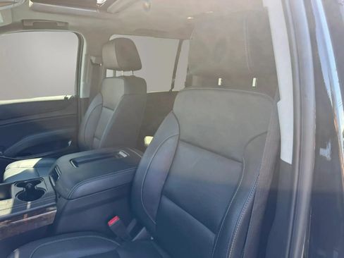 Used 2020 Chevrolet Suburban LT w/ Luxury Package AWD/4WD image 15