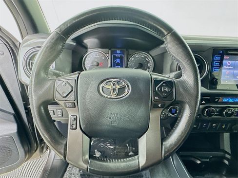 Used 2016 Toyota Tacoma TRD Sport image 13