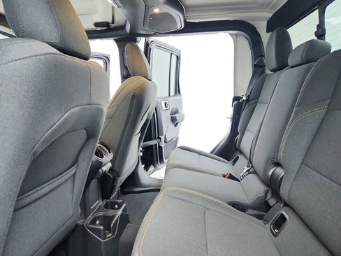 Used 2025 Jeep Gladiator Sport image 33