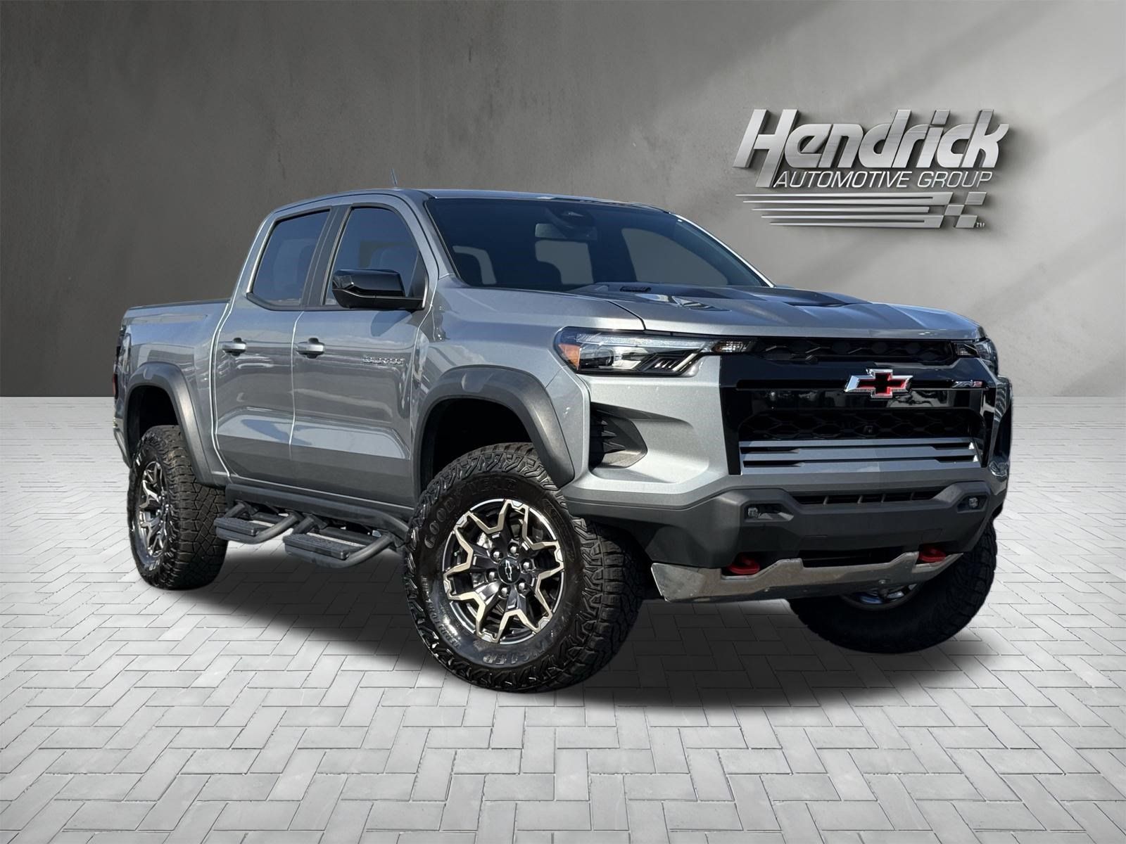 Used 2025 Chevrolet Colorado ZR2 w/ Technology Package AWD/4WD image 2