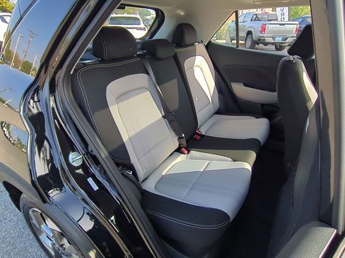 Used 2025 Hyundai Venue SEL image 26