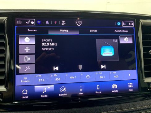 Used 2021 Chrysler Pacifica Touring-L FWD image 29