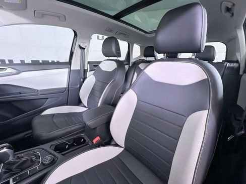 Used 2025 Volkswagen Taos SEL image 11