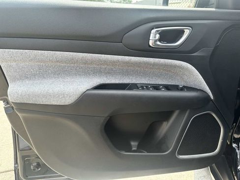 Used 2022 Jeep Compass Sport image 9