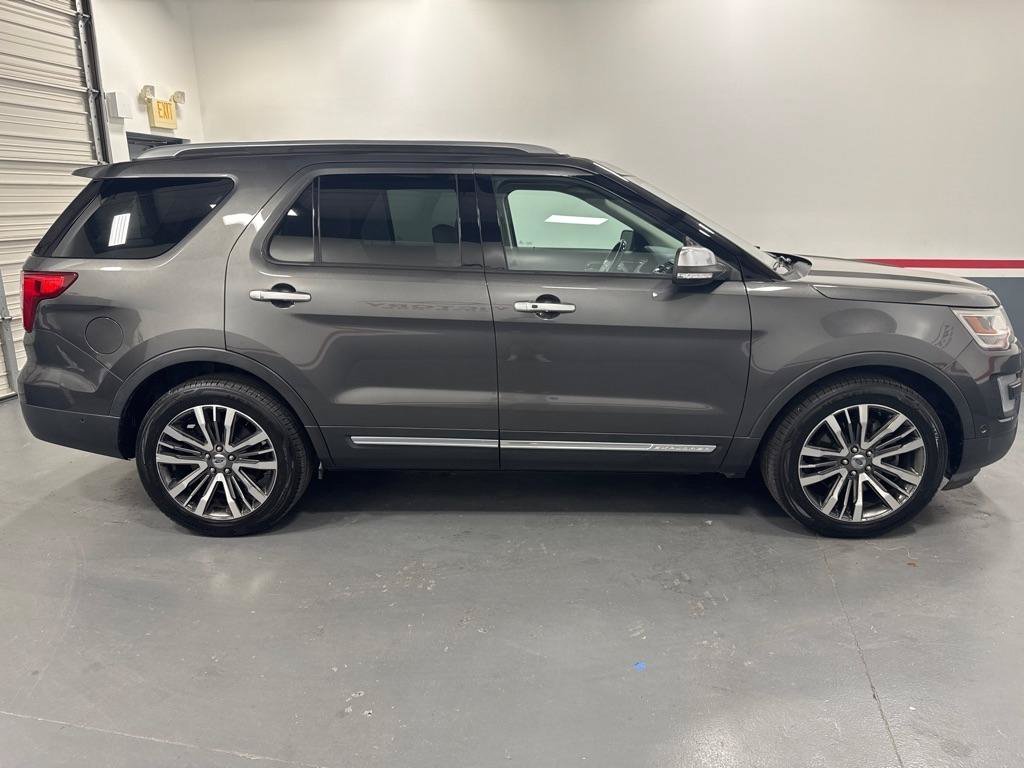 Used 2017 Ford Explorer Platinum AWD/4WD image 6
