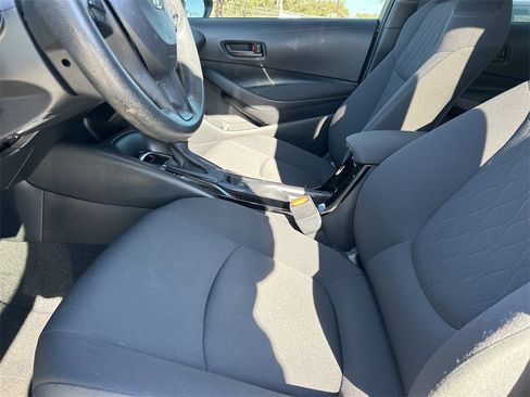 Used 2022 Toyota Corolla LE image 11