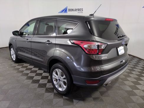 Used 2017 Ford Escape SE FWD image 3