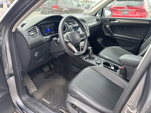 Used 2023 Volkswagen Tiguan SE image 6