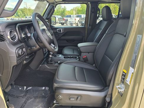 New 2025 Jeep Gladiator Sport image 4