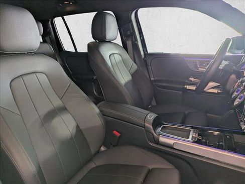 Used 2025 Mercedes-Benz GLB 250 image 18