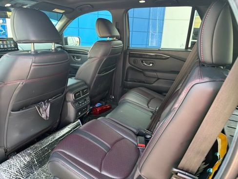 Used 2025 Honda Pilot Black Edition image 13