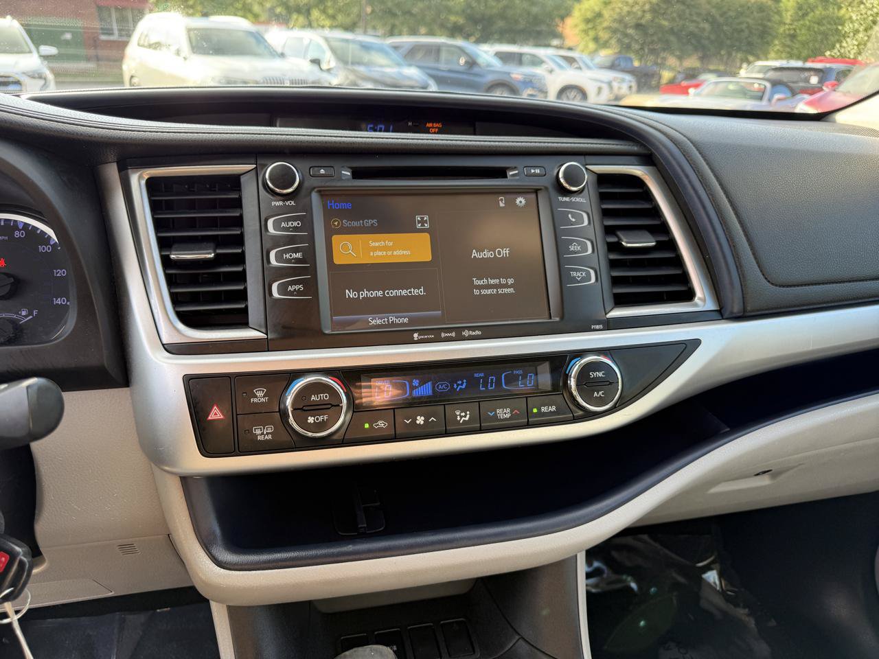 Used 2019 Toyota Highlander Plus FWD image 18